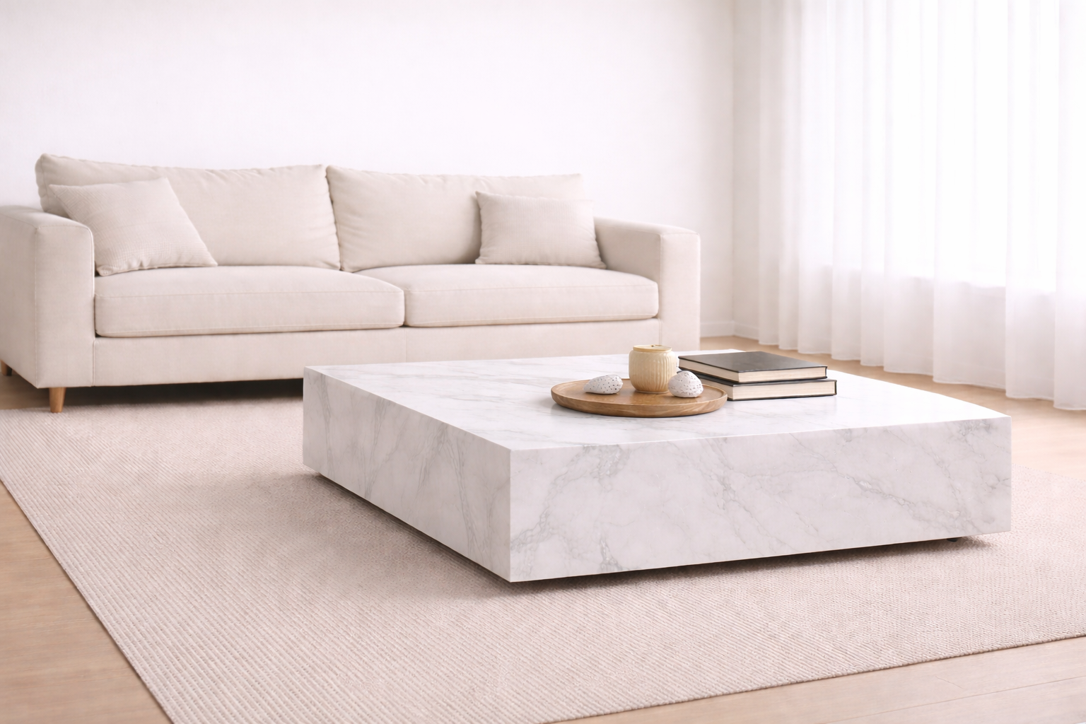 Keramična klubska miza v luksuzni dnevni sobi